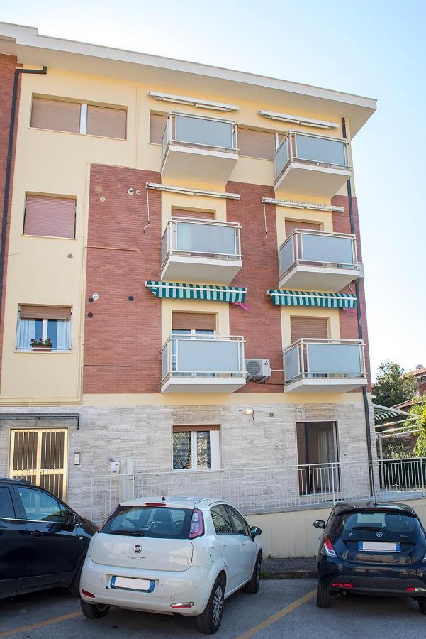 S027 - Sirolo, Nuovo Trilocale Con Terrazzo In Centro Apartman Kültér fotó