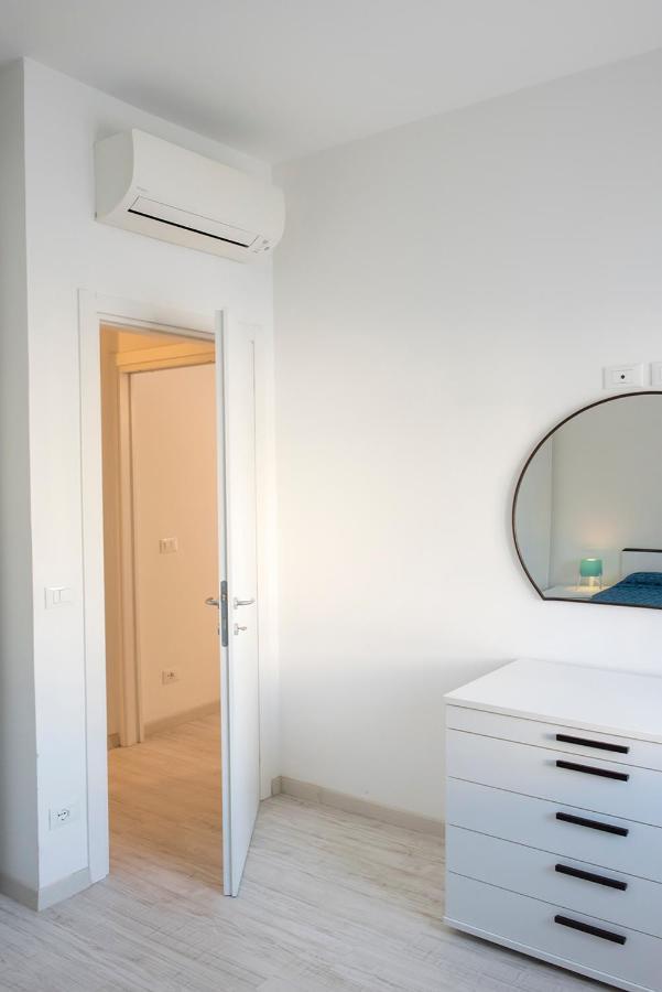 S027 - Sirolo, Nuovo Trilocale Con Terrazzo In Centro Apartman Kültér fotó