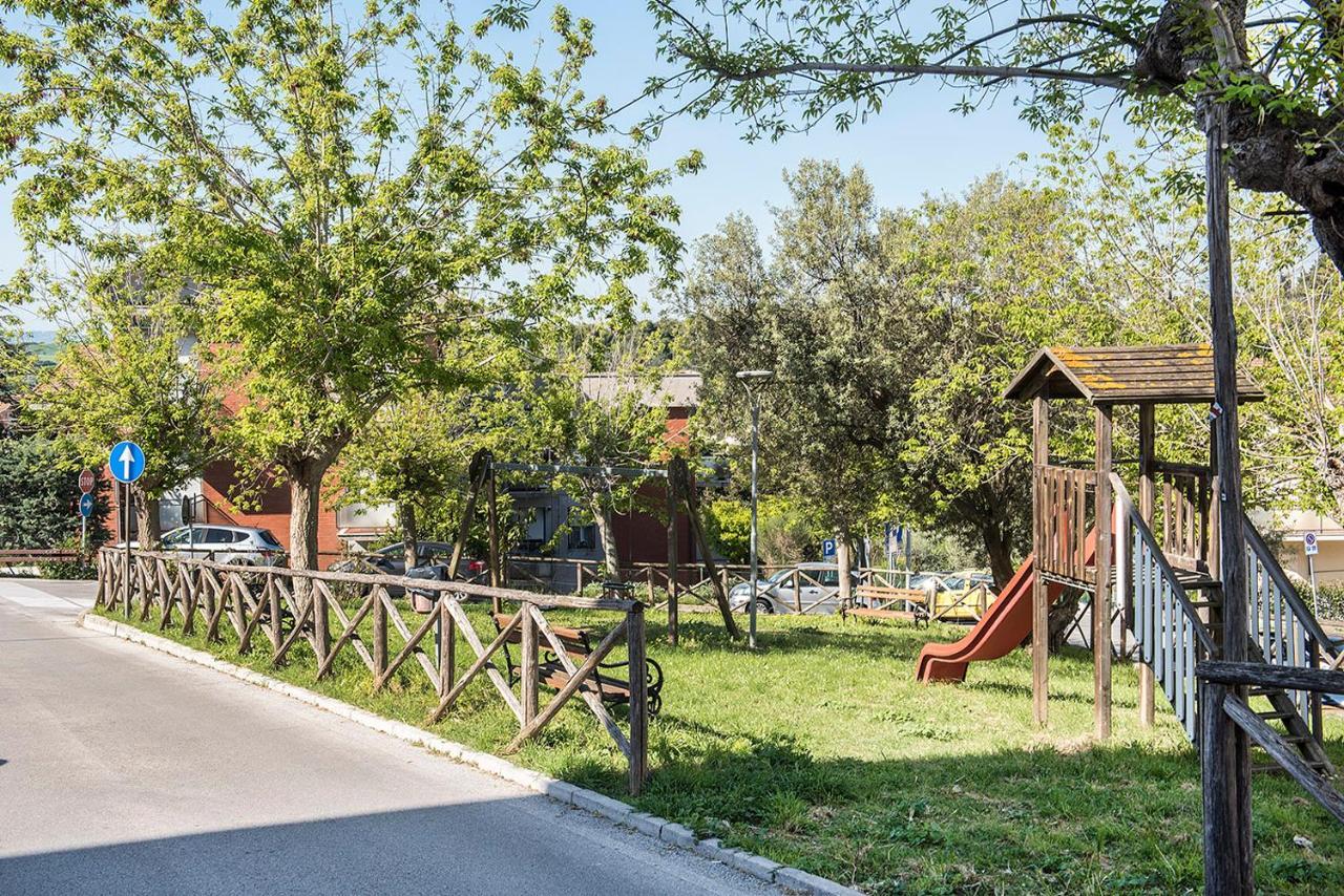 S027 - Sirolo, Nuovo Trilocale Con Terrazzo In Centro Apartman Kültér fotó